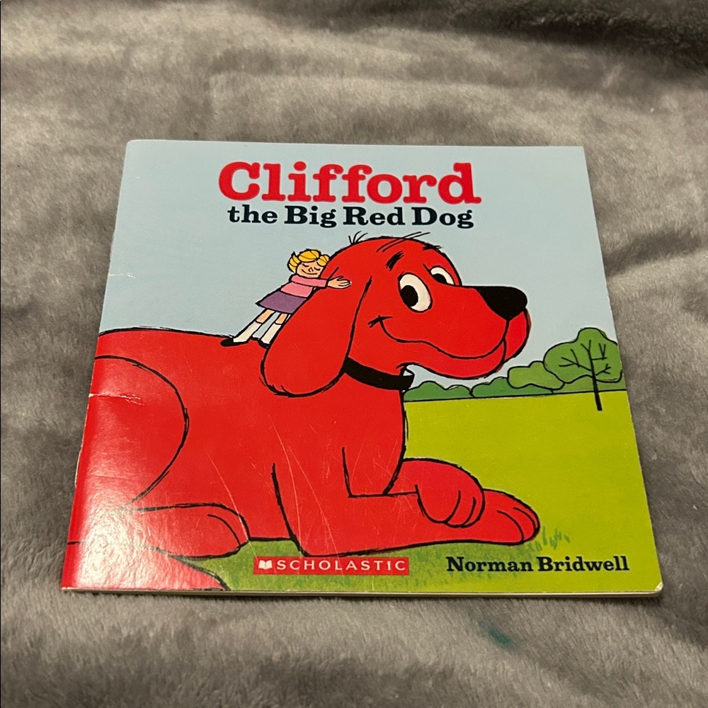 !*KIDS BOOKS 4/$10*! Clifford The Big Red Dog, Paperback, 2017